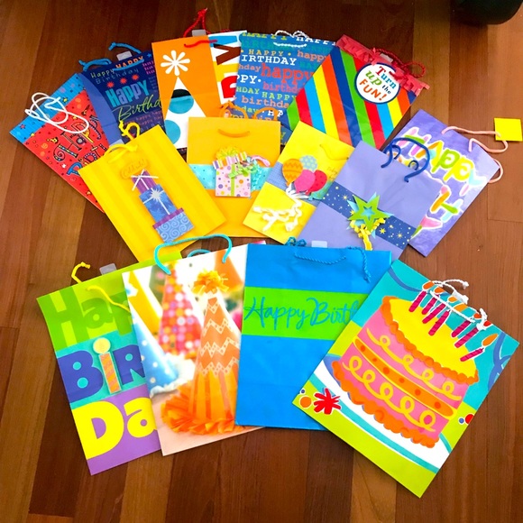 🌹Hallmark Birthday Gift Bags - Picture 1 of 5